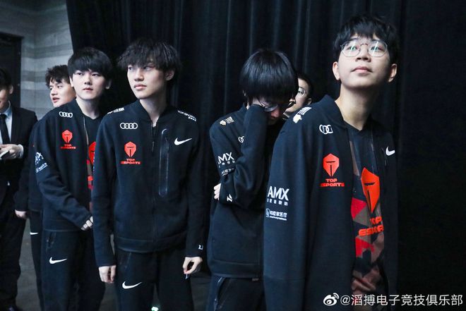 她不仅在校 她不仅在校